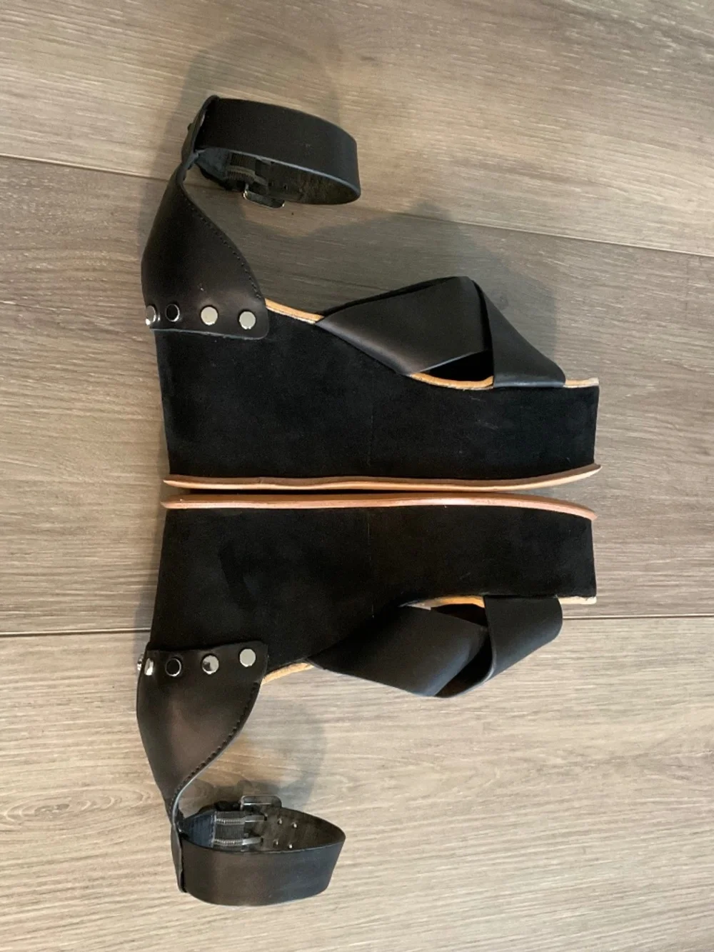 DOLCE VITA Dalrae Wedge Platform Studded Sandal in Black Leather/Suede Size 6.5
